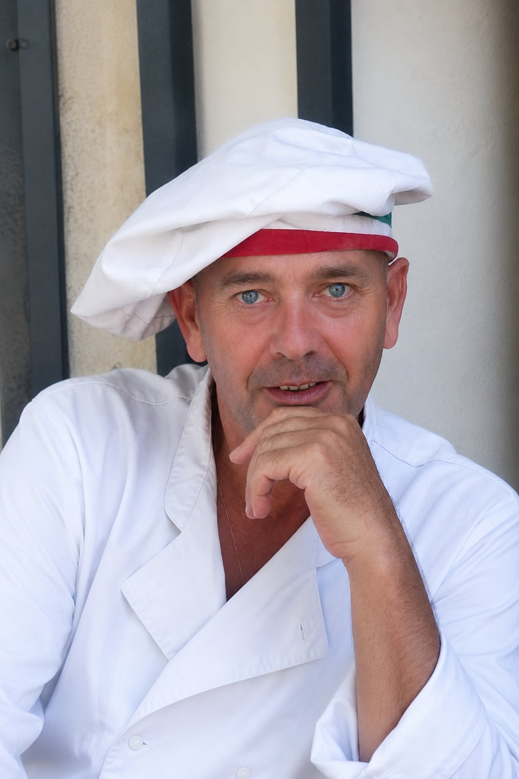 Portrait de Jean-Marc, notre pizzaiolo, en toque